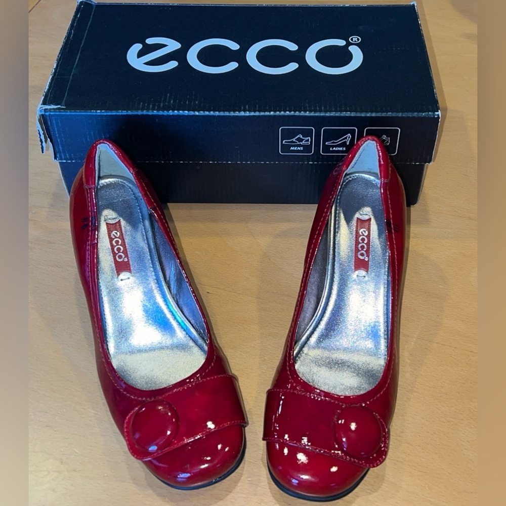 Ecco classic Retro Red Shoes Pumps Size 6 6.5 euro 37 patent leather vintage